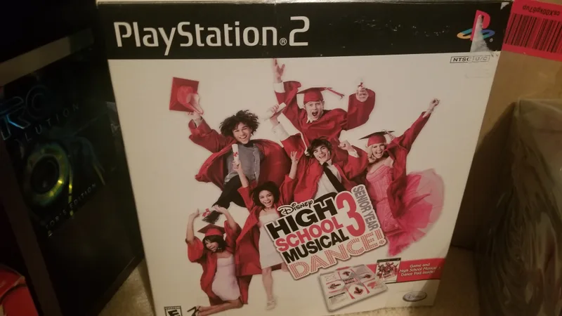 High School Musical 3: Senior Year DANCE! (Bundle) (PS2)